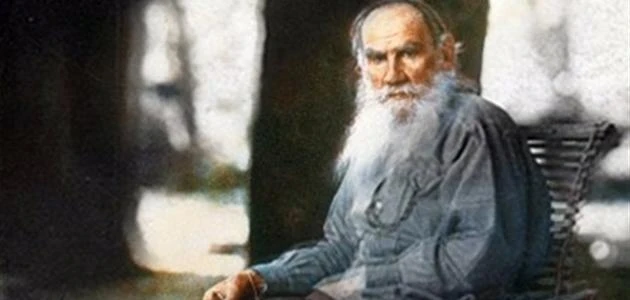 أقوال تولستوي.. ماذا قال تولستوي عن السعادة؟من خلال التعرف على أقوال تولستوي، يمكننا الإشارة إلى واحدة من أهم الوسائل التي يمكن من خلالها الوصول إلى