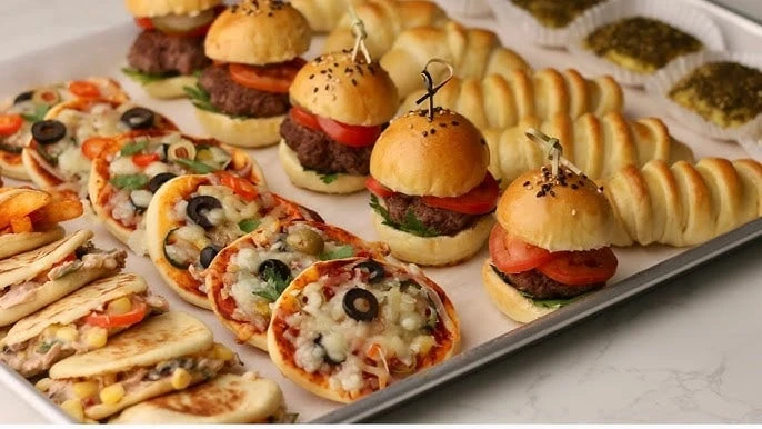 بعجينة واحدة هشة وطرية هتعملي أشكال وأنواع من المخبوزات الشهية للفطار والعشا والخروجات إذا كنت تبحثين عن وصفة عجينة مثالية تصلح لتحضير مجموعة متنوعة