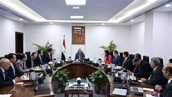 رئيس الوزراء يكلف بوضع خطة تسويقية للمسطحات الإدارية والتجارية في أبراج العلمينعقد الدكتور مصطفى مدبولي، رئيس مجلس الوزراء، اجتماعا اليوم، لمتابعة