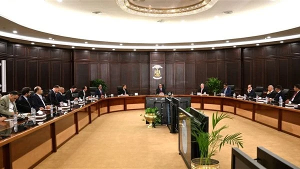 الوزراء: لا نية لبيع النصر للسيارات وشركات الغزل والنسيجقال الدكتور مصطفى مدبولي رئيس مجلس الوزراء اننا عندما نقوم بالاعلان عن زيادة المرتبات نعلن لشريحة موظفي الدولة التي تمثل قوي