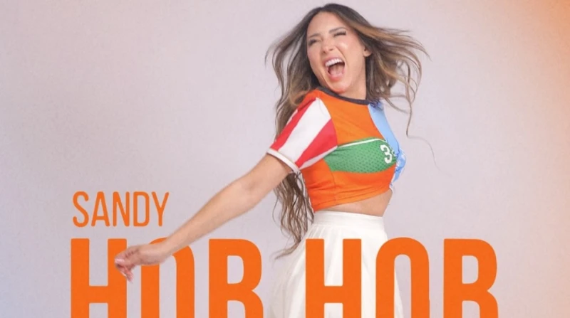 ساندي.. نجمة مراهقين سارت على خطى مايلي سايرس وضلت الطريق في عام 2007، وقعت المغنية الأمريكية، مايلي سايرس، عقدا مع تسجيلات هوليوود، وسجلت أول ألبوم في مشوارها الغنائي بعنوان التقي