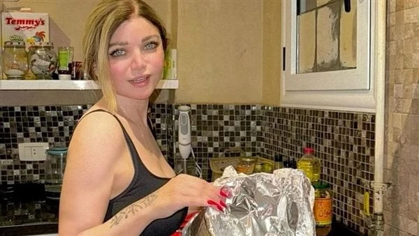 من داخل مطبخها .. ياسمين الخطيب تبرز أنوثتها بإطلالة لافتة شاركت الإعلامية ياسمين الخطيب، جمهورها ومتابعيها، عبر حسابها الرسمى على موقع إنستجرام،