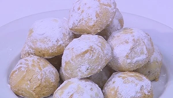 مناسب للفطور.. طريقة عمل الكعك الناعم السوداني بالزيت تعتبر طريقة عمل الكعك الناعم السوداني، والذي يتميز بسهولة تحضيره وعدم حاجته إلى وقت كبير، كما أنه له مذاق خاص بلمسة من الكافور