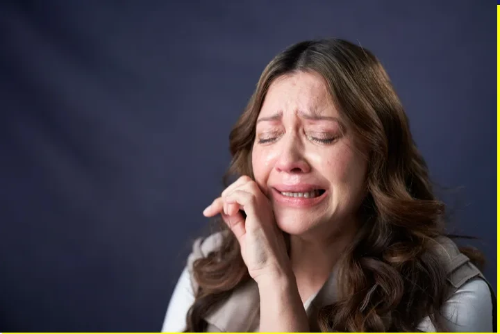 ما هو تفسير حلم البكاء بدموع بدون صوت وتفسير حلم البكاء الشديد على الميت لابن سيرين؟ البكاء في المنام يحمل الكثير من المعاني والدلالات منها الخير