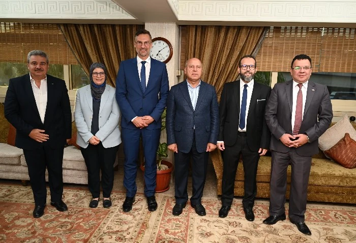 نائب رئيس الوزراء يستعرض إنشاء مصنع للضفائر الكهربائية بالروبيكي عقد الفريق مهندس كامل الوزير نائب رئيس مجلس الوزراء للتنمية الصناعية وزير الصناعة