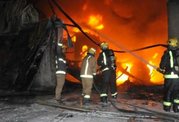 حريق هائل في مصنع للبويات بالمنطقة الصناعية ب6 أكتوبر(فيديو) نجحت قوات الحماية المدنية في السيطرة علي حريق مصنع دهانات بالمنطقة الصناعية في مدينة 6