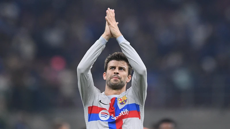 ما هي أسباب اعتزال جيرارد بيكيه لاعب برشلونةاللاعب جيرارد بيكيه هو أحد أهم وأشهر لاعبين كرة القدم في العالم والذي كان من أهم اللاعبين في المنتخب