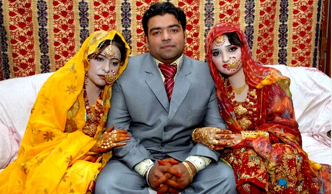 ماذا لو حلمت أن زوجي تزوج علي وطلبت الطلاق؟ وما تفسير ابن سيرين؟ حلمت أن زوجي تزوج علي وطلبت الطلاق، هل رؤية زواج الزوج على زوجته تبشر بالخير أم تنذر