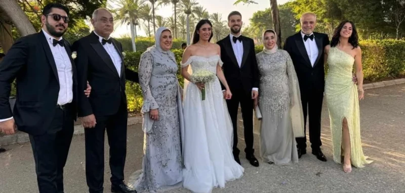 شاهد زفاف نور الشربيني وعمرو الحلو: إطلالة ملكية مميزةشاهد زفاف نور الشربيني وعمرو الحلو: إطلالة ملكية مميزة-----