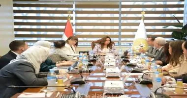 كتبمحمود شتا استقبلت الدكتورة منال عوض وزيرة التنمية المحلية ، اليوم السيدة إيلينا بانوفا المنسق المقيم للأمم المتحدة في مصر بمقر الوزارة بالعاصمة الإدارية الجديدة وذلك بحضور عدد م