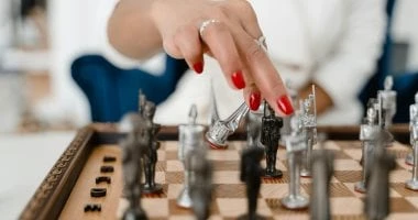 اليوم العالمي للشطرنج.. 7 حقائق مثيرة عن لعبة الملوك والأذكياء المرأة والمنوعات شاهد المقال التالي من صحافة مصر عن اليوم العالمي للشطرنج 7 حقائق