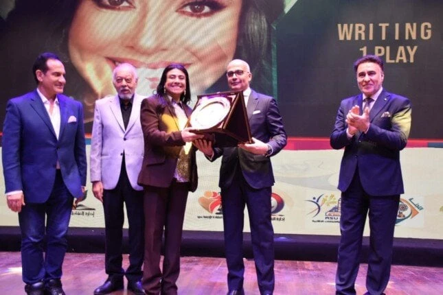 جامعة عين شمس تكرم مبدعيها خلال مهرجان ختام الأنشطة الطلابيةتكريم المتميزين في مهرجان ختام الأنشطة الطلابيةكرم الدكتور محمد ضياء زين العابدين، رئيس