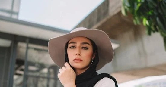 مع ارتفاع درجات حرارة الطقس في فصل الصيف، يصبح اختيار قماش الحجاب المناسب أمرا ضروريا لضمان الراحة والأناقة، لذا إليك أفضل أنواع الأقمشة للحجاب في