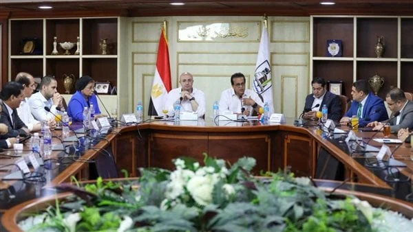 وزير الصحة لنواب بني سويف: إدراج مستشفى سمسطا ضمن منظومة التطوير بنهاية 2024عقد الدكتور خالد عبدالغفار نائب رئيس مجلس الوزراء ووزير الصحة والسكان،