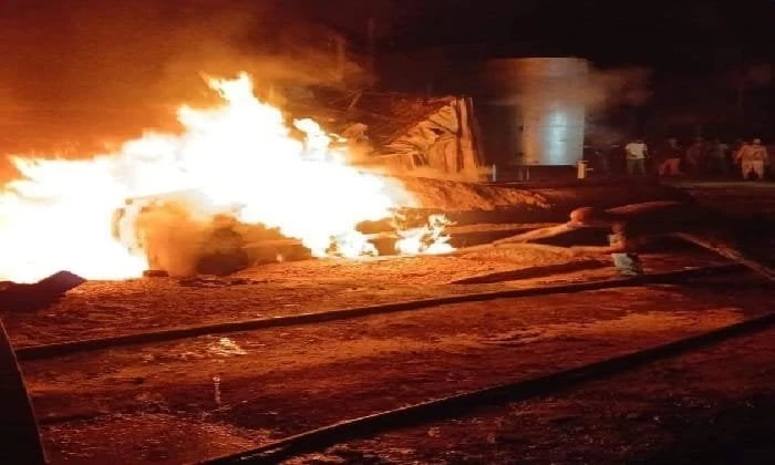 بالأسماء.. إصابة ٣ أشخاص إثر انفجار تانك مواد بترولية بالسنبلاوين شهدت قرية طماى الزهايرة التابعة لمركز السنبلاوين فى محافظة الدقهلية، انفجار تانك