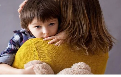 تعرف على أهم تفسيرات احتضان طفل صغير في المنام لابن سيرين احتضان طفل صغير في المنام، هل رؤية احتضان الطفل الصغير تبشر بالخير أم تنذر بالسوء؟ وما هي