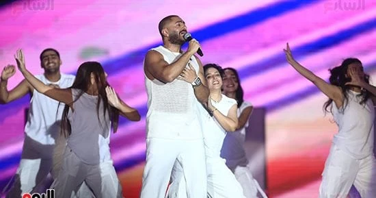 الفن - تامر حسنى يعزف مع المواهب الشابة.. ويشيد بأحمد منصور: تحدى الظروفأفاق عربية الفن نتحدث اليوم حول تامر حسنى يعزف مع المواهب الشابة.. ويشيد