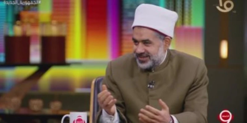 بالفيديو.. أمين الفتوى: مؤتمر الافتاء العالمي رسالة عالمية لبناء الأخلاق ناس وخدمات شاهد المقال التالي من صحافة مصر عن بالفيديو أمين الفتوى مؤتمر الافتاء العالمي رسالة عالمية لبناء