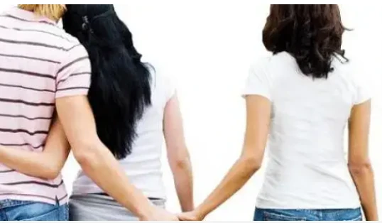 ما هو تفسير حلم الخيانة لابن سيرين؟ الخيانة أصعب شعور يتعرض إليه أي إنسان، ورؤية الخيانة في المنام حلم مقلق ويبدأ الرائيين بالبحث عن أهم الدلالات