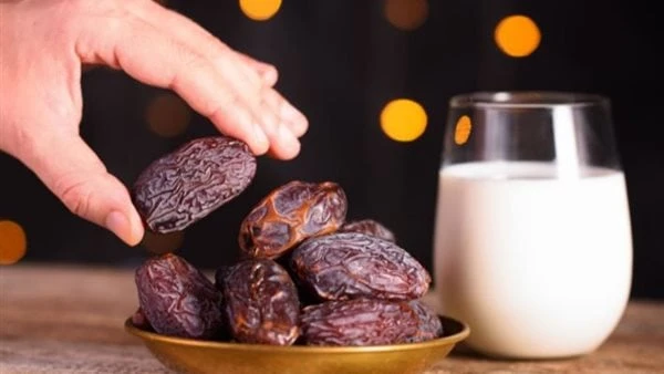 عاشوراء.. دار الإفتاء توضح هل التردد في الفطر يبطل الصومقالت دار الإفتاء إن من كان صائما، ثم نوي أن يفطر، ثم عاد عن ذلك وقرر أن يصوم، فيجب عليه إكمال