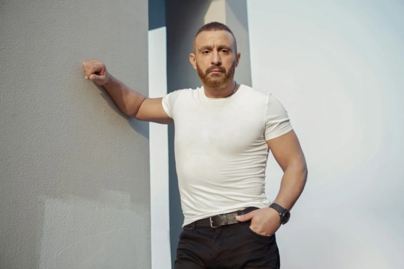 أحمد السقا الفنان الوحيد في جنازة فنان مصري داهمته الوفاة افاق عربية - وافت المنية الفنان المصري محمد نصر عن عمر ناهز 55 عاما، بعد معاناة مع مرض التصلب المتعدد على مدى السنوات الأر