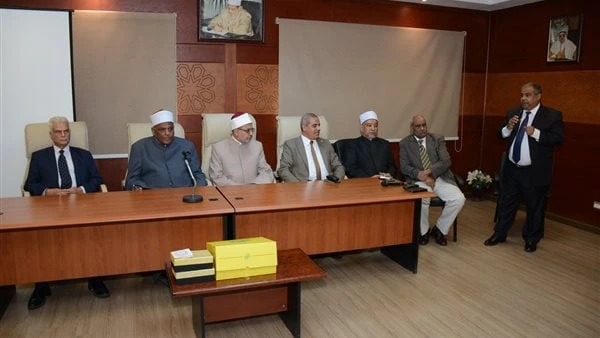 خريجي الأزهر تكرم مجلس إدارة المنظمة السابق وتشيد بجهوده في جو أسري تسوده المحبة، أقامت المنظمة العالمية لخريجى الأزهر، برئاسة أ.د عباس شومان، رئيس