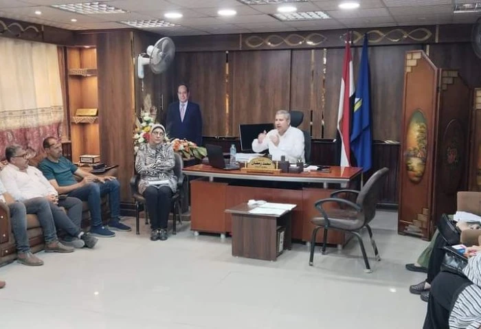 وكيل تعليم دمياط يبحث الاستعداد للعام الدراسي الجديد عقد محمد رمضان غريب وكيل وزارة التربية والتعليم بدمياط، اجتماعا عبر برنامج الزوم مع مديري ووكلاء الإدارات التعليمية ومديري المر