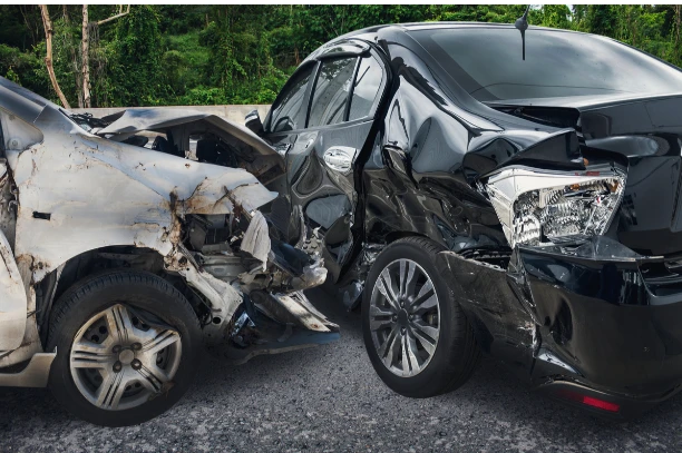 تعرف على تفسير حادث سيارة في المنام حادث سيارة في المنام، إن رؤية الحوادث من الرؤى التي لا تلقى استحسانا عند الفقهاء، فالحادثة تؤول على المصيبة