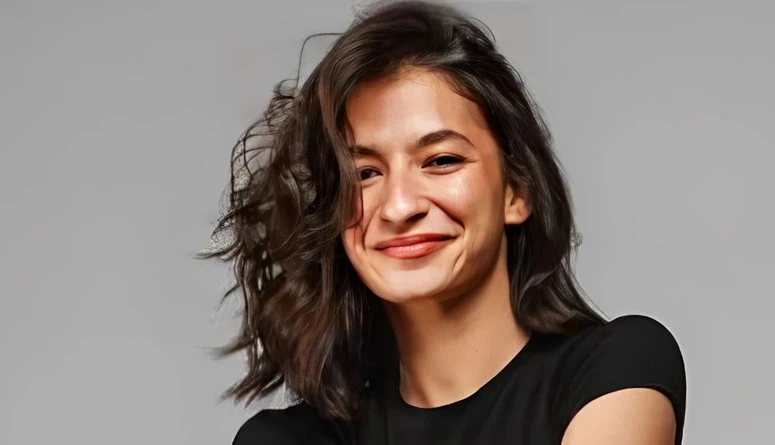 ممثلة مصرية تواجه هجوما بسبب اتجاهها للغناء... هل تستغل شهرة عائلتها؟تعرضت الممثلة الشابة أميرة أديب لانتقادات حادة على مواقع التواصل الاجتماعي خلال الأيام الماضية، بعدما فاجأت الج