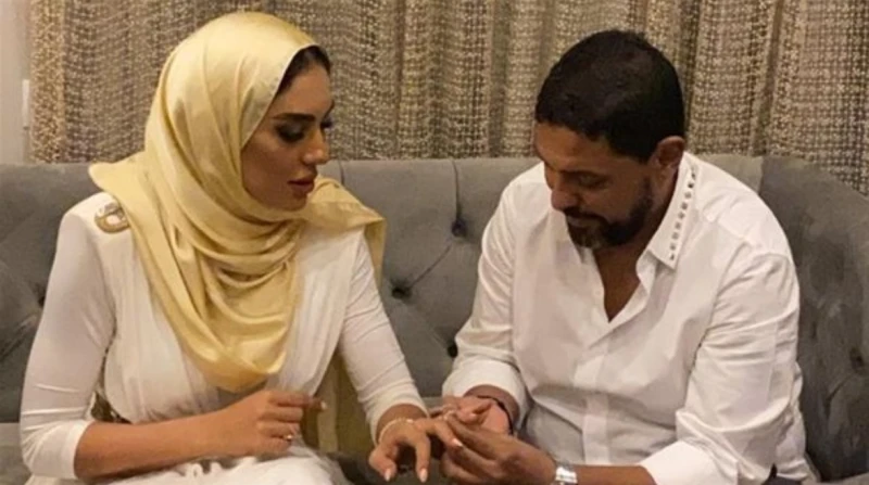 مي فخري عن طليقها هاني فرحات: كان بيحبني واتسرع في طلاقي قالت الفنانة المعتزلة مي فخري، إن طليقها المايسترو هاني فرحات لم يتفق معها على الطلاق، وإنها