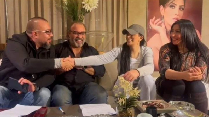 المدرسة فيلم جديد لحورية فرغلي تعاقدت الفنانة حورية فرغلي على بطولة فيلم يحمل اسما مؤقتا المدرسة، ولا يزال فريق الإنتاج يعمل على ترشيح أسماء نجومه، تمهيدا للإعلان عن تفاصيله بشكل م