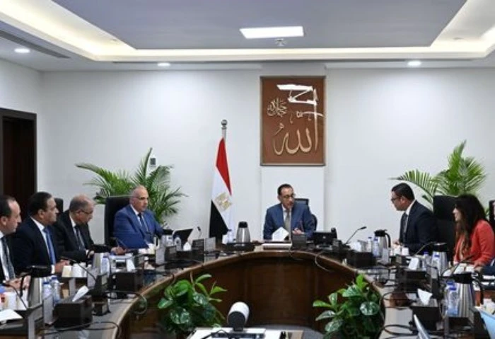 رئيس الوزراء يتابع جهود تطهير محطات معالجة الصرف الصحي بمحافظة المنيا استعرض الدكتور مصطفى مدبولي، رئيس مجلس الوزراء، الجهود الخاصة بتطهير مصرف