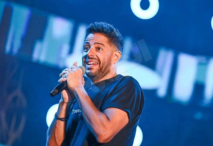 يلعن أبو الناس تثير غضب الجماهير ضد محمد حماقي (تفاصيل) حالة من الجدل أثارها السوبر ستار محمد حماقي، بعد طرح أغنيته الجديدة صدمة على موقع الفيديوهات