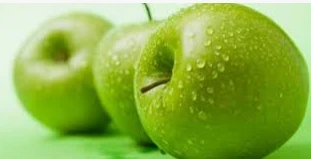 ما هو تفسير رؤية التفاح الاخضر في المنام؟ التفاح الأخضر في المنام يشير إلى العديد من المعاني، منها ما يدل على الود والحب بين الطرفين، ومنها ما يعبر