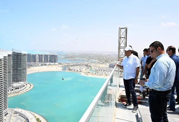 التسليم في أغسطس، رئيس الوزراء يتفقد الأبراج الشاطئية بالعلمين الجديدة خلال جولته اليوم بمدينة العلمين الجديدة، تفقد الدكتور مصطفى مدبولي، رئيس مجلس