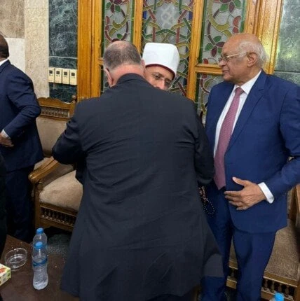 وزير الأوقاف ورئيس النواب السابق يقدمان واجب العزاء في وفاة الدكتور محمد علي محجوب فيديووزير الأوقاف ورئيس النواب السابق يقدمان واجب العزاعبد الله