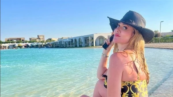 فى الساحل.. حسناء سيف الدين تنتهى من أغنية نبذة سريعةانتهت الفنانة حسناء سيف الدين مؤخرا من تسجيل أغنية نبذة سريعة، إستعدادا لطرحها خلال الفترة