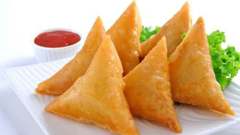 السمبوسك المقرمش اللذيذ بعجينة متشربش الزيت وطريقة متجربة وناجحةتعتبر السمبوسة من الأكلات الجانبية التي يمكن تحضيرها بكل سهولة حتى يستطيع المبتدئين