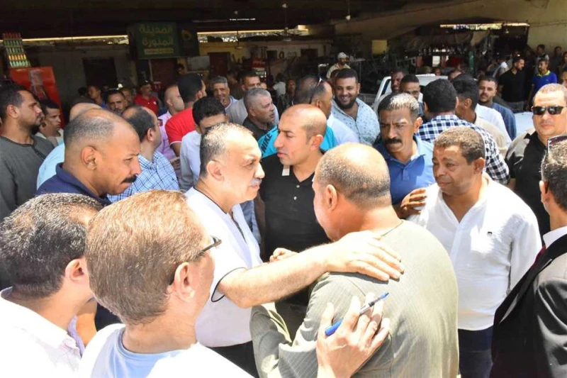 محافظ أسيوط غلق وتشميع 3 محال تجارية لمخالفتها شروط الترخيص خلال إحدى حملات الإزالات قاد اللواء دكتور هشام أبوالنصر محافظ أسيوط، اليوم الثلاثاء، حملة