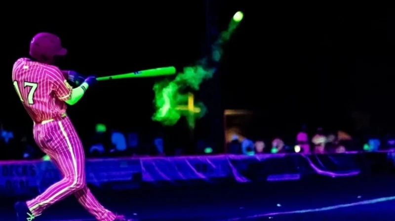 خيال علمي.. مباراة كونية تنذر بمستقبل مختلف للرياضة جذب فريق البيسبول الأمريكي سيتي تشيلي بيبرز الكثير من الاهتمام، بعد استضافته مباريات كونية للعبة، أنذرت بالكثير بشان مستقبل الري