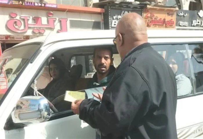 بعد زيادة أسعار البنزين والسولار، محافظ الجيزة يرفع أجرة المواصلات اعتمد المهندس عادل النجار، محافظ الجيزة، التعريفة الجديدة لسيارات السرفيس والنقل