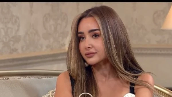 لأول مرة .. هنا الزاهد تبكي وهي تحكي تفاصيل انفصالها عن أحمد فهمي تحل الفنانة هنا الزاهد، يوم الاثنين المقبل،ضيفة في برنامج صاحبة السعادة الذي تقدمه