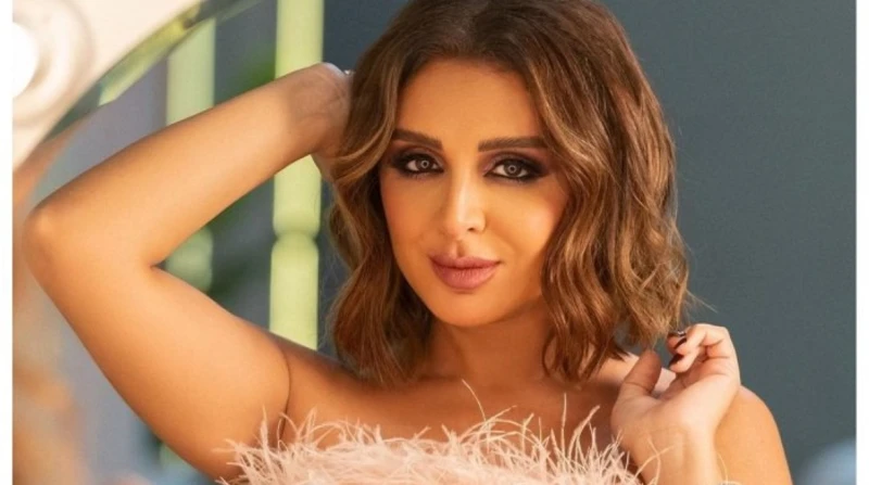 أنغام تشوق جمهورها لتيجي نسيب من ألبومها الجديد واصلت الفنانة أنغام الترويج لألبومها الغنائي الجديد، المقرر ضرحه ضمن موسم الموسيقى الصيفي في مصر،
