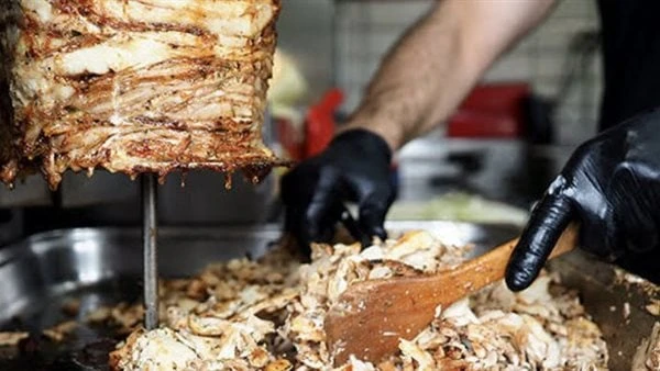 رئيسة لجنة سلامة الغذاء: الشاورما عبارة عن سيخ سالمونيلا وبكتيريانشرت الدكتورة شيرين زكي رئيس لجنة سلامة الغذاء علي صفحتها الشخصية بالفيسبوك منشور عن