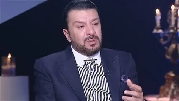 مصطفى كامل يروج لأغنيته الجديدة العيب عليا نشر الفنان مصطفى كامل تعليقا عبر صفحته على موقع التواصل الاجتماعي فيسبوك يروج فيه لأغنيته الجديدة العيب