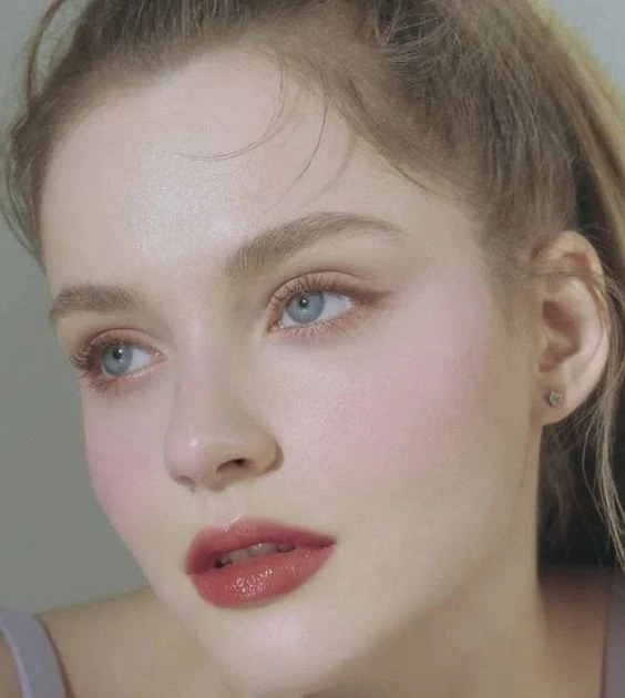 رواية عواطف حائرة كاملة جميع الفصول بقلم نيره محمد البارت الاخير الدكتور اللي باين علي وشه علامات الاسف اتكلم ....انتوا اهل المريض اللي جوه كلهم ردوا بلهفه ...ايوه احنا اهله هو بخي