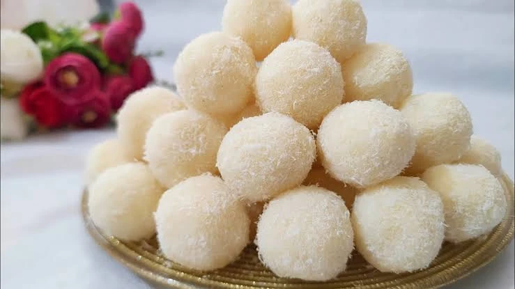 افضل طريقة عمل كرات جوز الهند تحلية شكلمة المحلاتكرات جوز الهند شكلمة عربي حلويات مصنوعة على البارد لا تقاوم يمكنك صنعها بسهولة من مزيج خليط من جوز الهند مع السكر وبياض البيض والتي