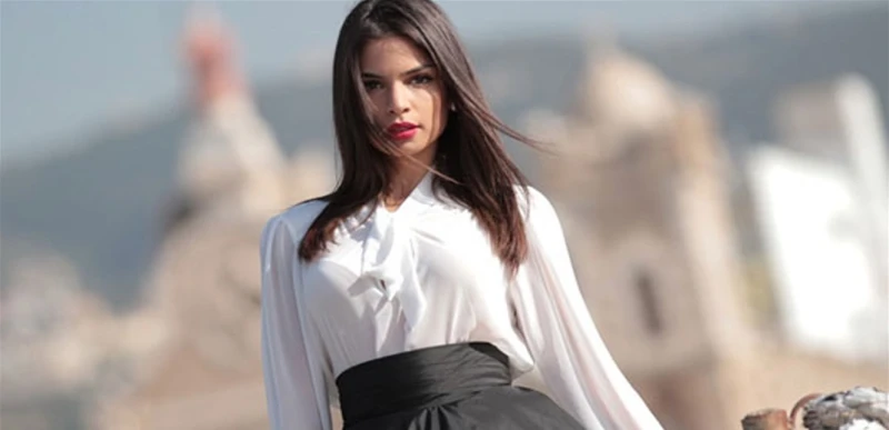 نشرت صورتها بالمايوه: الكشف عن بطلة مسلسل ايزيل المعرب.. هذه الممثلة اللبنانية ستشارك باسل خياط تعرف على التالي نشرت صورتها بالمايوه: الكشف عن بطلة