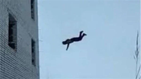 سقط من الدور الرابع.. طفل يتعرض لإصابات خطيرة بعد سقوطه أثناء اللهو بحلوان في لحظة مأساوية هزت منطقة الخليفة تعرض طفل يبلغ من العمر 13 عاما لإصابات