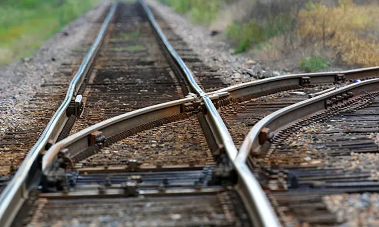 واقعة مأساوية.. أب يضحي بحياته لإنقاذ طفلتيه التوأم من على قضبان السكة الحديد منوعات شاهد المقال التالي من صحافة مصر عن واقعة مأساوية أب يضحي بحياته